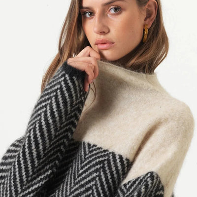 Vilja™ | Lyxig polotröja med trendigt fiskbensmönster